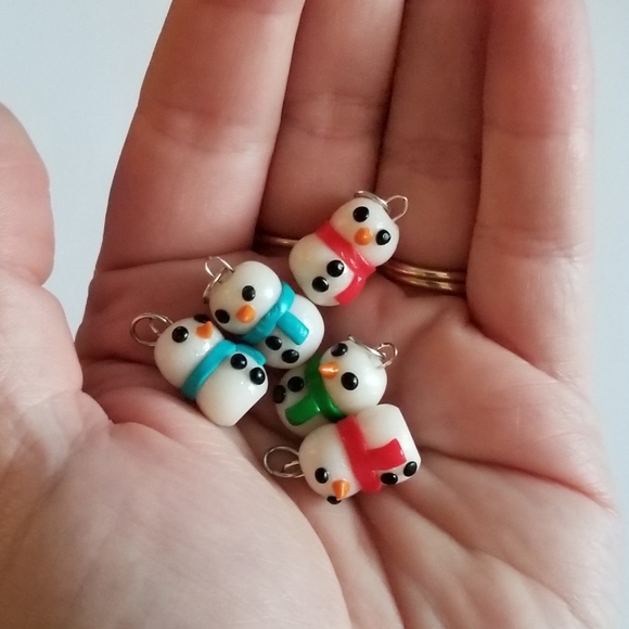 Relisted -Lot of 5 Snowman charms made of clay winter holiday Christmas pendants - Picture 2 of 9